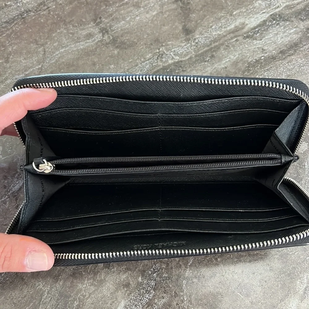 Michael Kors Wallet - Picture 4 of 4